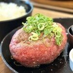 極味や - 料理写真:・極味や特選ハンバーグ 200g 1,969円/税込
・佐賀県産 米羽釜炊きご飯 中盛 単品 275円/税込