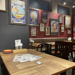 ブラッスリー ムー - 店内、すぐにここもいっぱいになりました。