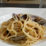 チェント - 大粒アサリとフレッシュトマトのアーリオオーリオ