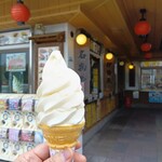 伊勢道安濃SA（上り） 安濃横丁 - 安濃横丁とソフトクリーム