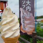 伊勢道安濃SA（上り） 安濃横丁 - 幟とソフトクリーム