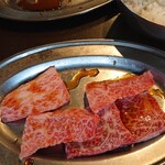 ホルモン青木 亀戸店 - カルビ