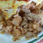 としちゃん食堂 - 具は玉ねぎにゴロッと大きめな鶏肉がこれでもかと沢山入っていて、ライスのケチャップ率も絶妙な味加減^^