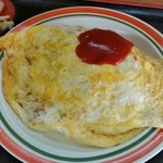 としちゃん食堂 - オムライスは大盛りにしなくてもまずまずボリュームがあります！　黄色と白のコントラストが食欲を増進します＾＾