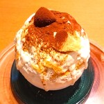 京氷菓 つらら - 和栗の旨み、マカデミアミルク、キャラメルソース、和栗ソースの甘み、グリオットの食感と酸味、パイ生地の食感のバランスが良く、栗の味わいを堪能できるかき氷～!!( ^o^)ﾉ 