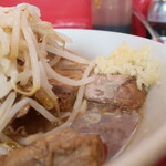 ラーメン二郎 - 豚の厚み