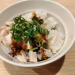 中華そば みかわ - 日替りごはん「鶏ムネチャーシューのピリ辛カツオダレ丼」