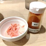 中華そば みかわ - 紅しょうがマヨと激辛一味