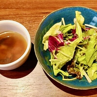 焼肉×創作びすとろ 笑進笑明 - スープとサラダ