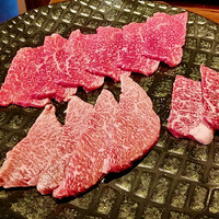 焼肉×創作びすとろ 笑進笑明 - 和牛赤身リースと日替わり和牛溶岩焼肉