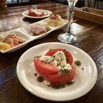 ワイン食堂ukine - トマトとモッツァレラのカプレーゼ