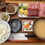 天然本マグロ専門店 司 - お味噌汁はなめこでした
