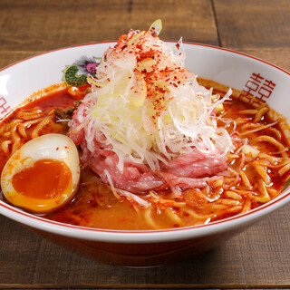 〆は名物の【ユッケじゃん辛麺】で決まり！！