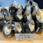 POKE&DELI TSUKASA - 天然本マグロしぐれ煮おにぎり
      