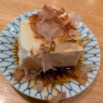 炉ばた 灯台 - お通し　湯豆腐