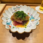 大阪天満宮 鮨とよなが - カツオ。タマネギソースを添えて