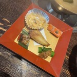 三角 - 前菜は河豚唐揚げ、煮凝り、マリネ、スモークサーモン、味噌胡瓜