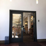 築港麺工房 - モダンなエントランス 素敵です。