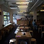 築港麺工房 - 天高も高く居心地抜群です。