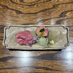 肉割烹 上 - リブロース刺し身 トロタク