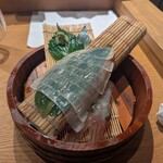 長州鶏焼鳥･泳ぎ活きイカ･手作り餃子 らいが - 泳ぎ活きイカ　　右下のゲソが天ぷらに