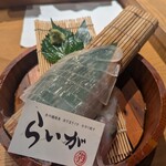 長州鶏焼鳥･泳ぎ活きイカ･手作り餃子 らいが - 右下のゲソが天ぷらに