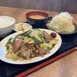 ひるとんヨルホル 安本  - レバ野菜炒め定食