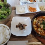 サムギョプサルと韓国料理 ツツムサンパ - チーズ豚キムチ定食