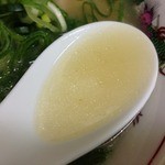 とんこつがフワーッと美味しいスープ