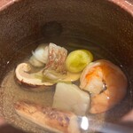 寿司割烹 魚紋 - 松茸土瓶蒸し