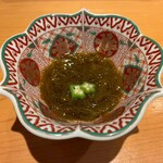 寿司割烹 魚紋 - 突き出し:絹もずく酢