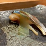 寿司割烹 魚紋 - 鯖:昆布締め