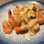 鮮藍坊 - 大きな海老がプリッ！長芋バーベキューソース炒め1705円
