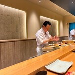 寿司割烹 魚紋 - 内観