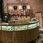 宮原眼科  - お菓子の種類ごとに売り場が分かれてる　ここはクッキー