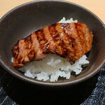 和牛lab K - 白米は汚したくないタイプですが、この日だけはご飯の上にお肉を乗っけてもらいました　