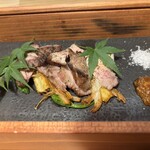 船橋洋品店 - 燻製薫る糸島豚のグリル ／席で蓋を開けると燻製の煙が出てくる演出あり