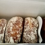 I'm donut？ - 左３個プレーン　右１個カカオ