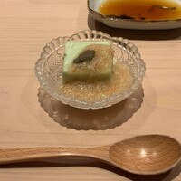 鮨 いつつ - 豆腐（カニの餡かけ）