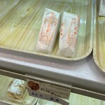 正宗洪瑞珍餅店 - これ、甘すぎるけど人気のサンドイッチ。各種あり