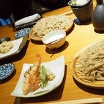石臼挽き手打 蕎楽亭 - 天ぷらは、お塩でいただきます。