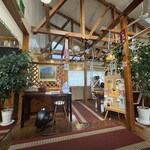 米沢牛ステーキ ハンバーグ専門店Always - ステーキハウスにありがちなロッヂ調の内観