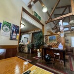 米沢牛ステーキ ハンバーグ専門店Always - ステーキハウスにありがちなロッヂ調の内観