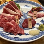 がんばれニッポン馬肉道場 馬喰ろう - 左：当日オススメの馬刺し、右サービス(ありがとうございます(⸝⸝ɞ̴̶̷  ̫ ɞ̴̶̷‪⸝⸝))