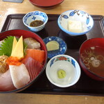 島の味処 こまつ - 2025年6月22日　鶴亀丼