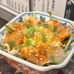 大釜もつ煮 五右衛門 - 鶏ユッケ