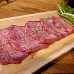 カウンター焼肉かるび - ネギ塩タン