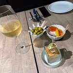 カステリーナ立川 - 手前からコベルト@¥660、自家製ピクルス@¥598、アンチョビトマト入りオリーブ@¥598