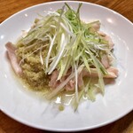 虎一番 - 蒸し鶏ネギショウガソース
