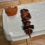 もつ焼き としや - 辛味噌添えて